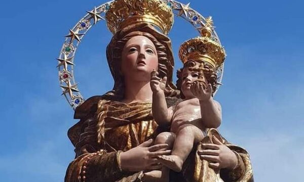 Il quadro della Madonna della Luce a Simeri Crichi. Domani l’accoglienza in chiesa