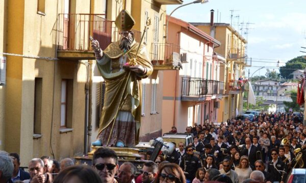 Festa San Nicola, Dopo due anni torna la processione per le vie del paese