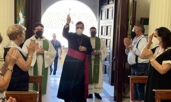 VIDEO – L’Arcivescovo di Catanzaro, Mons. Maniago, a Simeri Crichi: l’augurio ai ragazzi