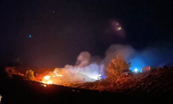 Simeri Crichi, nuovo incendio nelle campagne di Silipetto: VVF sul posto