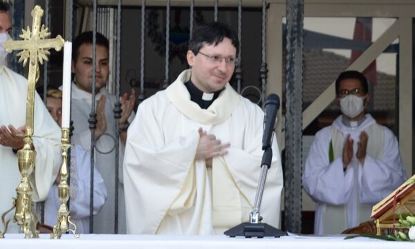 Simeri Crichi, il Vescovo nomina don Alessandro “parroco” del paese: non accadeva dal 2009