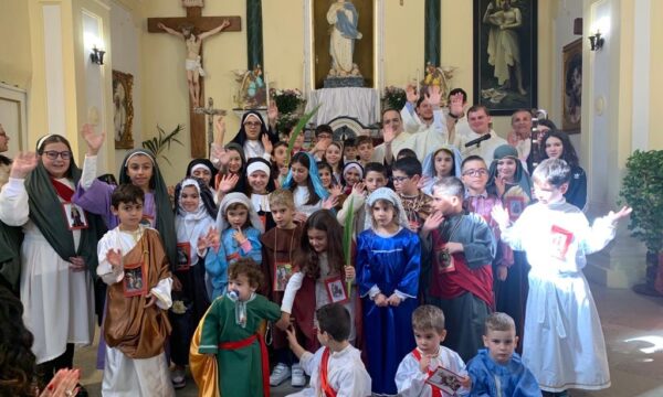 Per la festa di Ognissanti, a Simeri i bambini vestono i panni del proprio Santo